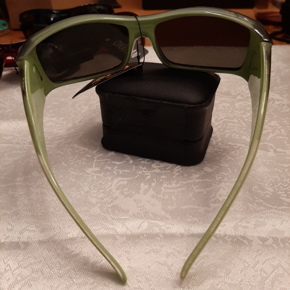 Womans Sunglasses - Picture 3 of 8